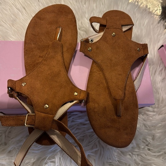 BROWN SLIPPERS SIZE 41 NEW NEVER WORN - Picture 1 of 4